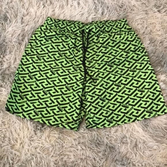 New Authentic Versace Green/Black Logo Print Swim Shorts Size 3 - Picture 1 of 11